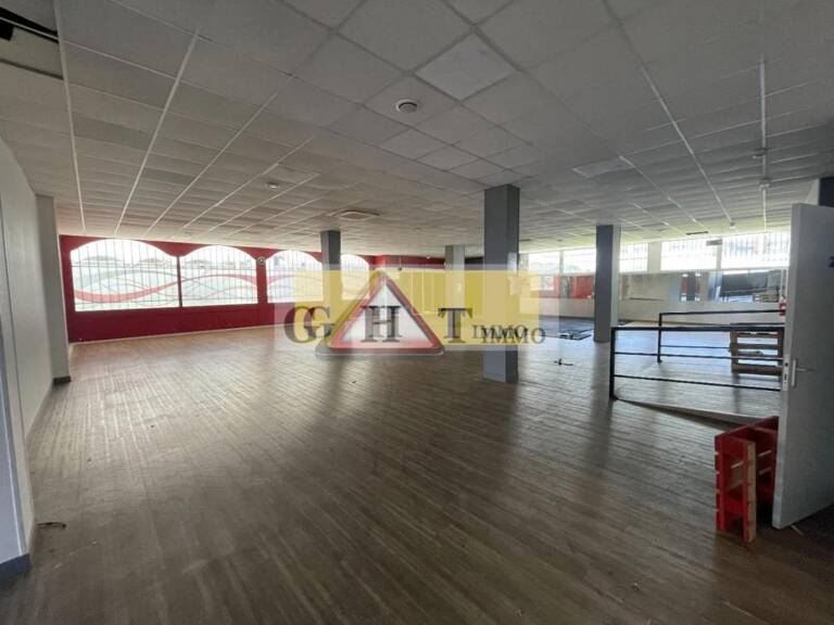 Local commercial 966 m2 à Longjumeau — photo 1