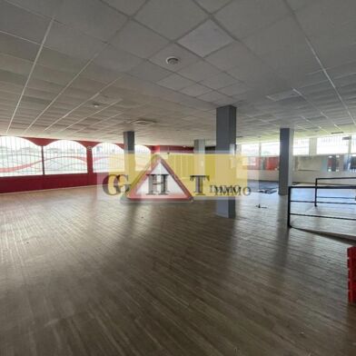 Commerce  890000 €