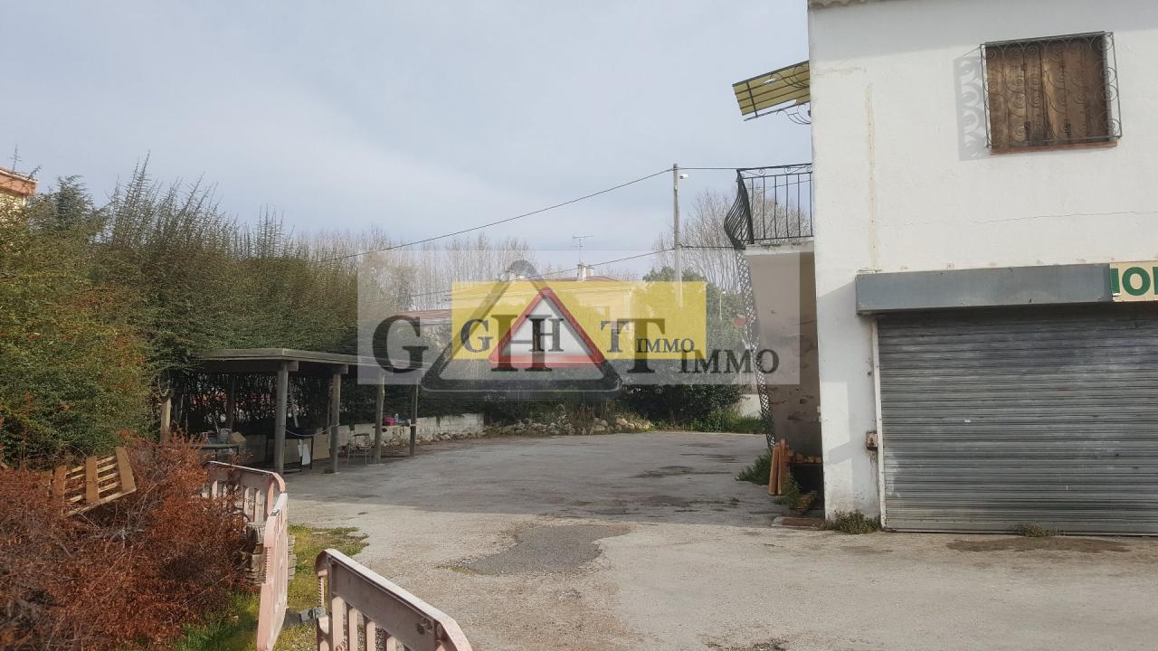 commerce  pièces 530 m2 à vendre à Fréjus (83600)