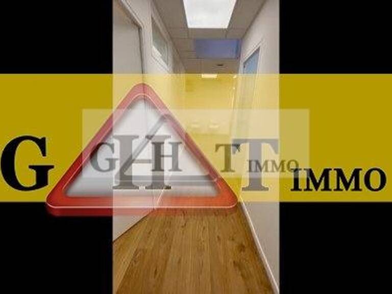 LOCAL D ACTIVITE DE 118 M² A LOUER A PLAISIR — photo 1