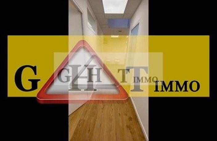 LOCAL D ACTIVITE DE 118 M² A LOUER A PLAISIR — photo 3