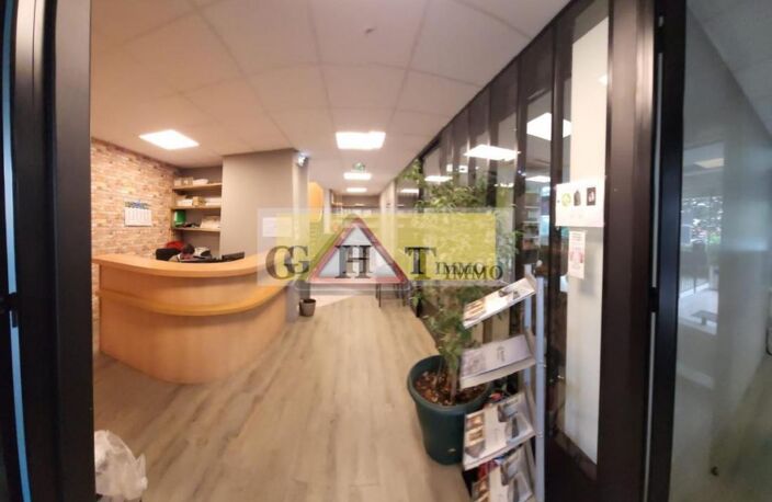 IMMEUBLE DE BUREAUX DE 800 M² À LOUER A MAISONS ALFORT — photo 2