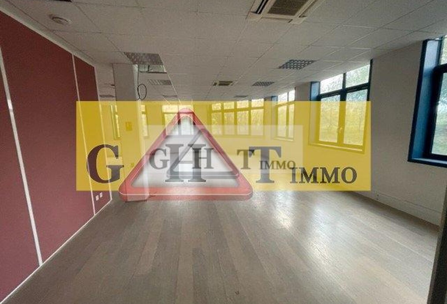 ENTREPOT /BUREAUX DE 1831 M2 A FRESNES — photo 1