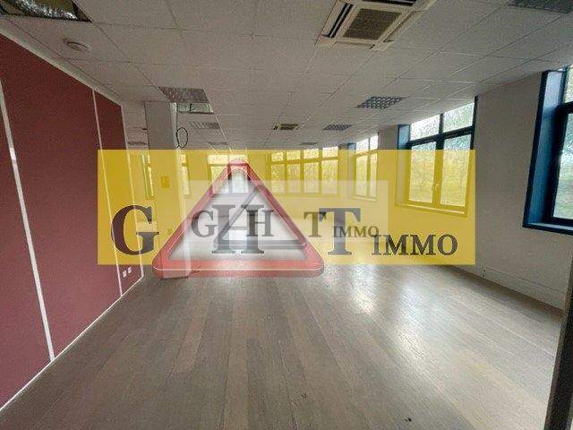 ENTREPOT /BUREAUX DE 1831 M2 A FRESNES — photo du bien