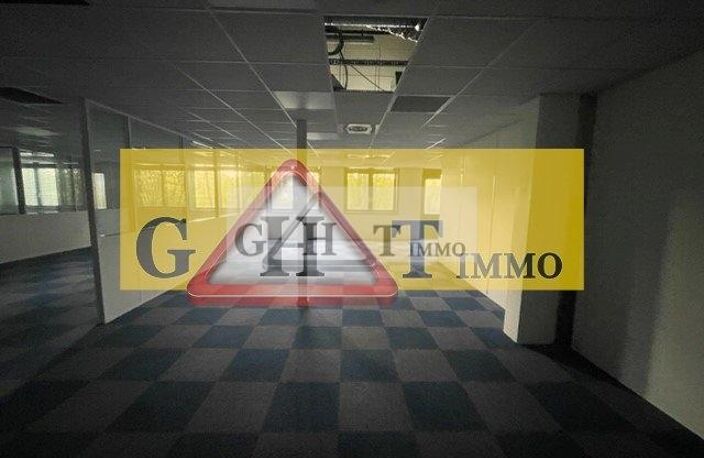 ENTREPOT /BUREAUX DE 1831 M2 A FRESNES — photo 2
