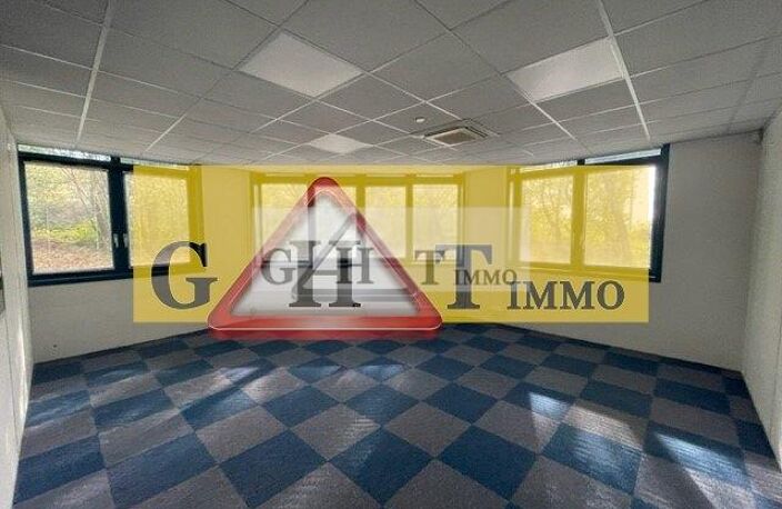 ENTREPOT /BUREAUX DE 1831 M2 A FRESNES — photo 5