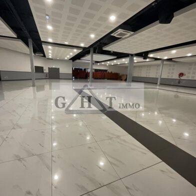 Commerce  1890000 €