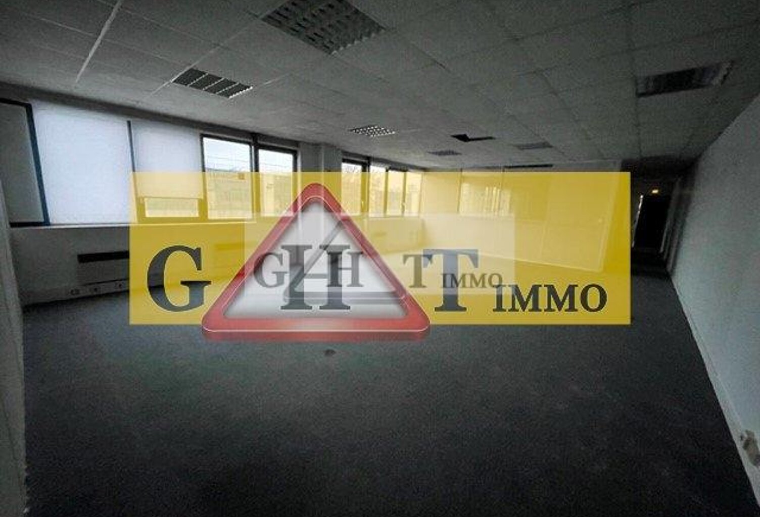 BUREAUX DE 330 M² A LOUER À FRESNES — photo 1