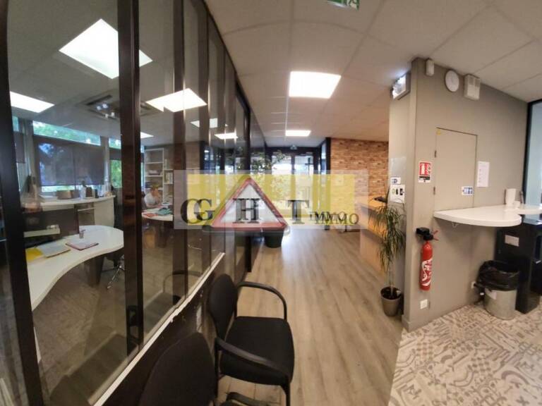 IMMEUBLE DE BUREAUX DE 620M² À VENDRE  A CRETEIL — photo 1