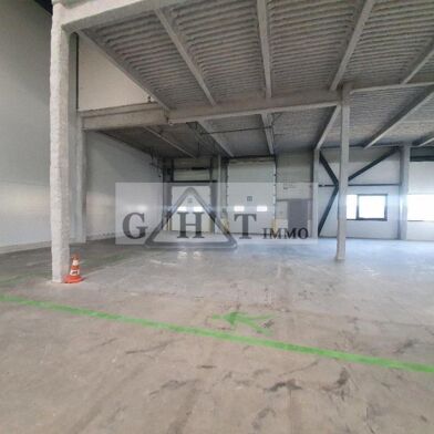 Local industriel 2558 m²