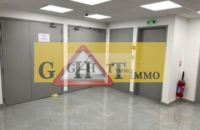 BUREAUX 700M2 A LOUER IVRY S/SEINE — photo 2