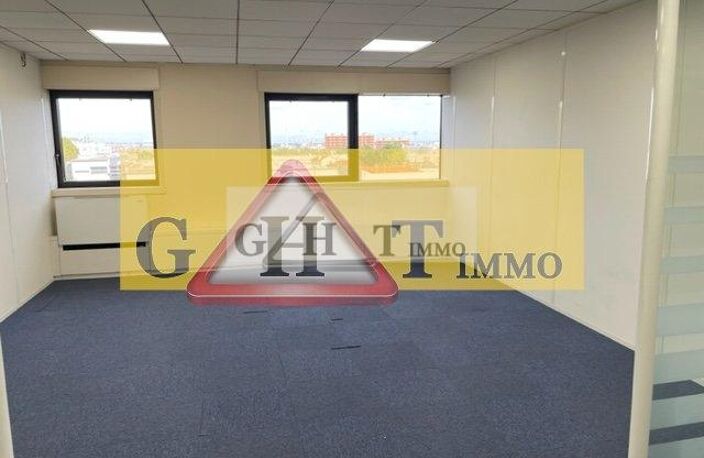 BUREAUX 700M2 A LOUER IVRY S/SEINE — photo 3