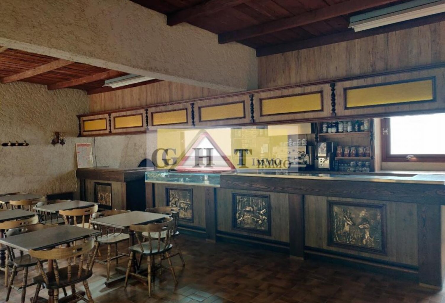 STATION SERVICE, ATELIER ET RESTAURANT A VENDRE SUR UN AXE PASSANT — photo 1