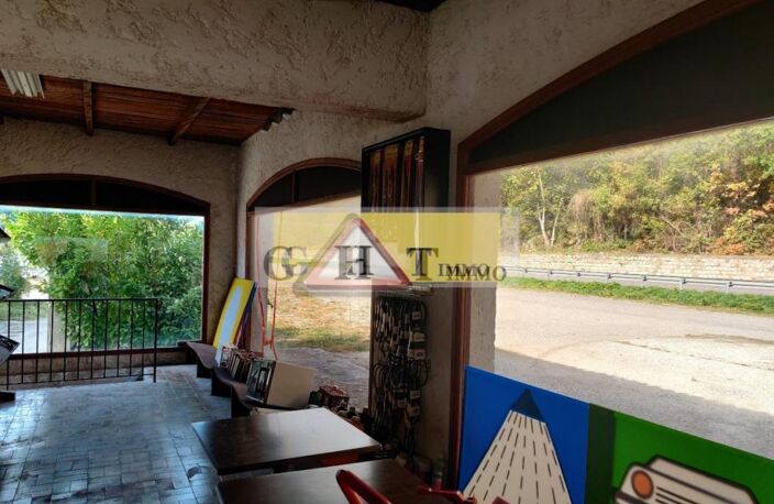 STATION SERVICE, ATELIER ET RESTAURANT A VENDRE SUR UN AXE PASSANT — photo 5
