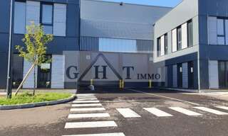 Local industriel  1075 m² à louer à Le Bourget (93350)