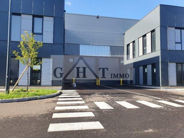 A LOUER 1075 M² D'ENTREPOT + BUREAUX AU BOURGET — photo du bien