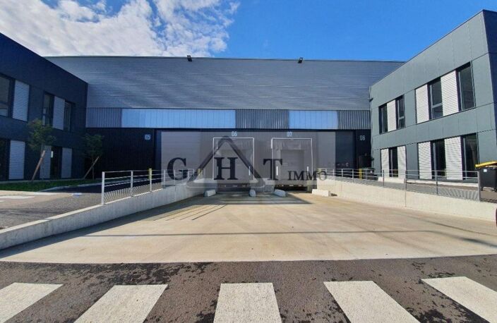 A LOUER  1280M² ENTREPOT AU BOURGET — photo 4