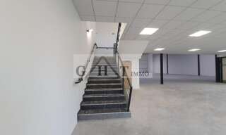 Local industriel  1281 m² à louer à Le Bourget (93350)