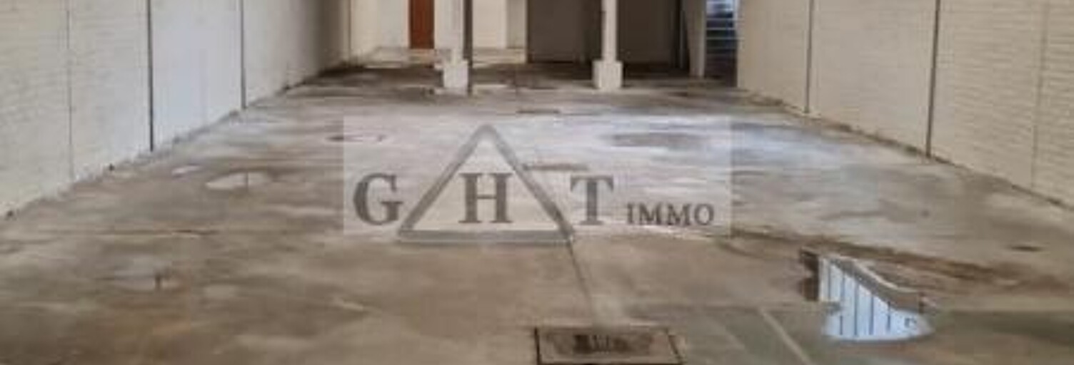 Local industriel  670 m² à louer à Drancy (93700)