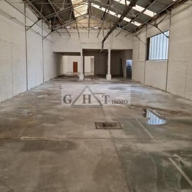 Local industriel 670 m²