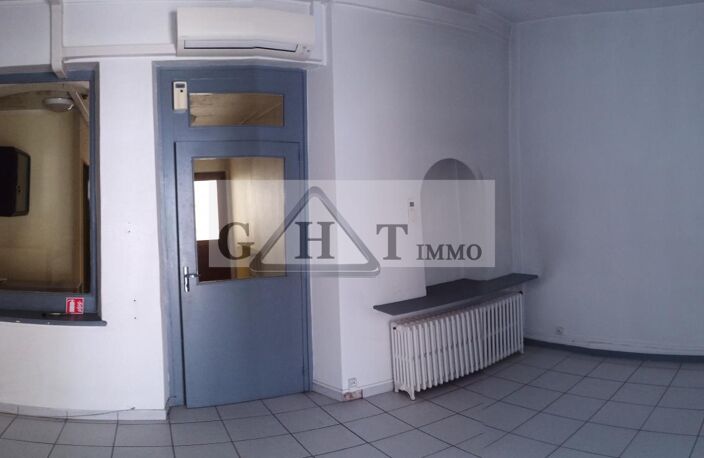 LOCAL COMMERCIAL A VENDRE 60 M² EN CENTRE VILLE DE MONTARGIS — photo 3