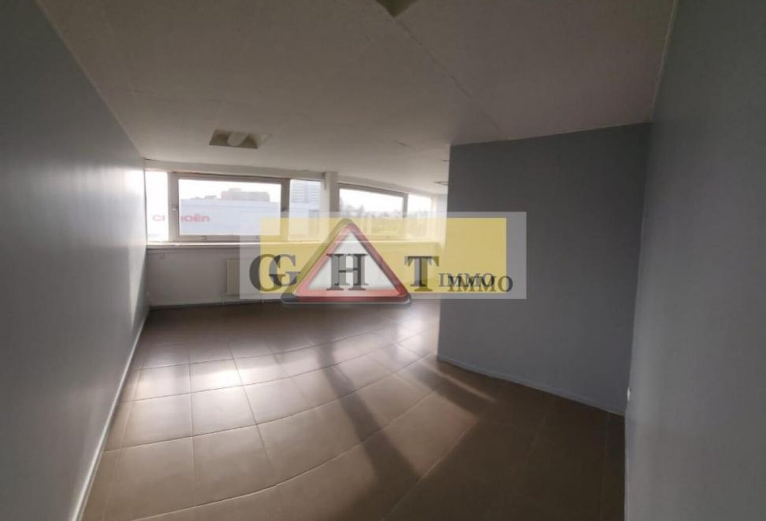 BUREAUX DE 125 M² A LOUER A BOISSY ST LEGER — photo 1