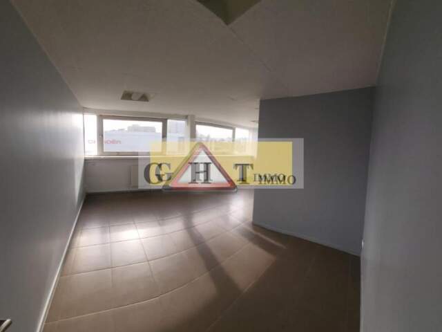 BUREAUX DE 125 M² A LOUER A BOISSY ST LEGER — photo du bien
