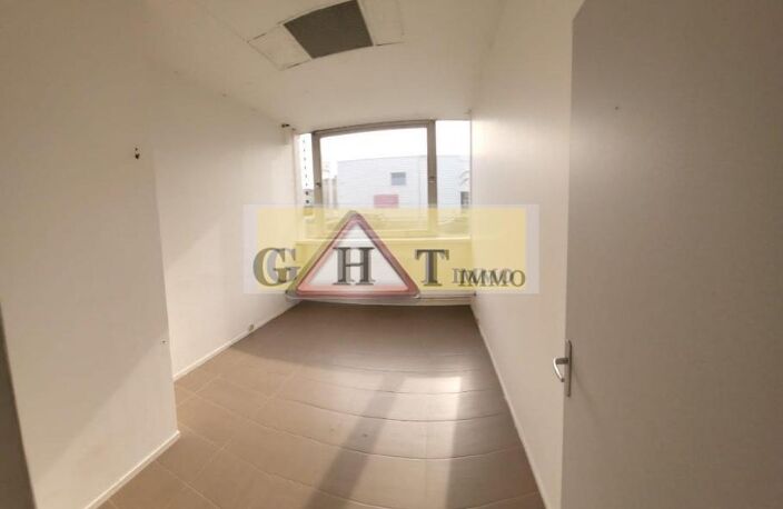 BUREAUX DE 125 M² A LOUER A BOISSY ST LEGER — photo 2