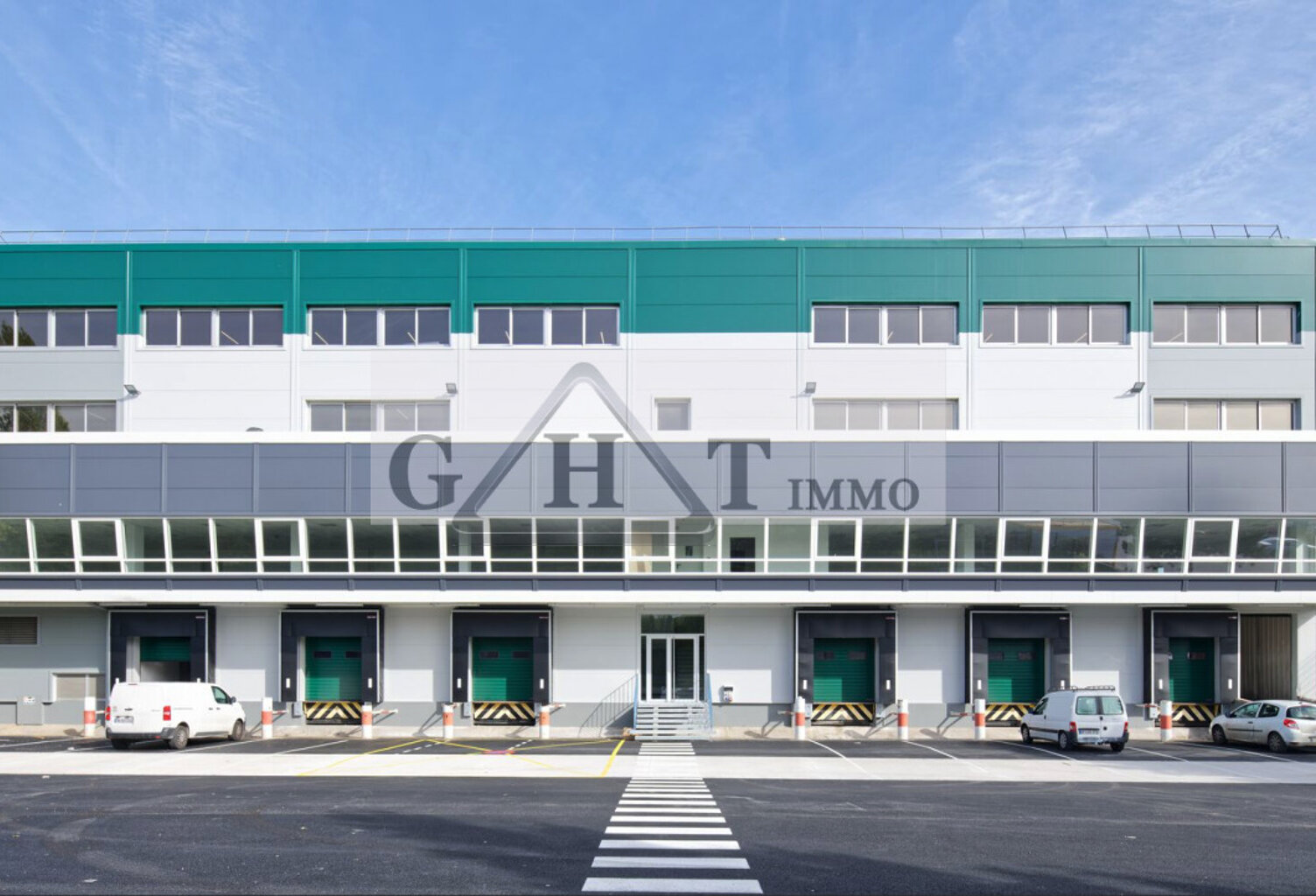 Bâtiment d'activités / logistique de 12 275 m² divisibles — photo 1