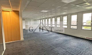 Bureau  310 m² à louer à Clichy (92110)