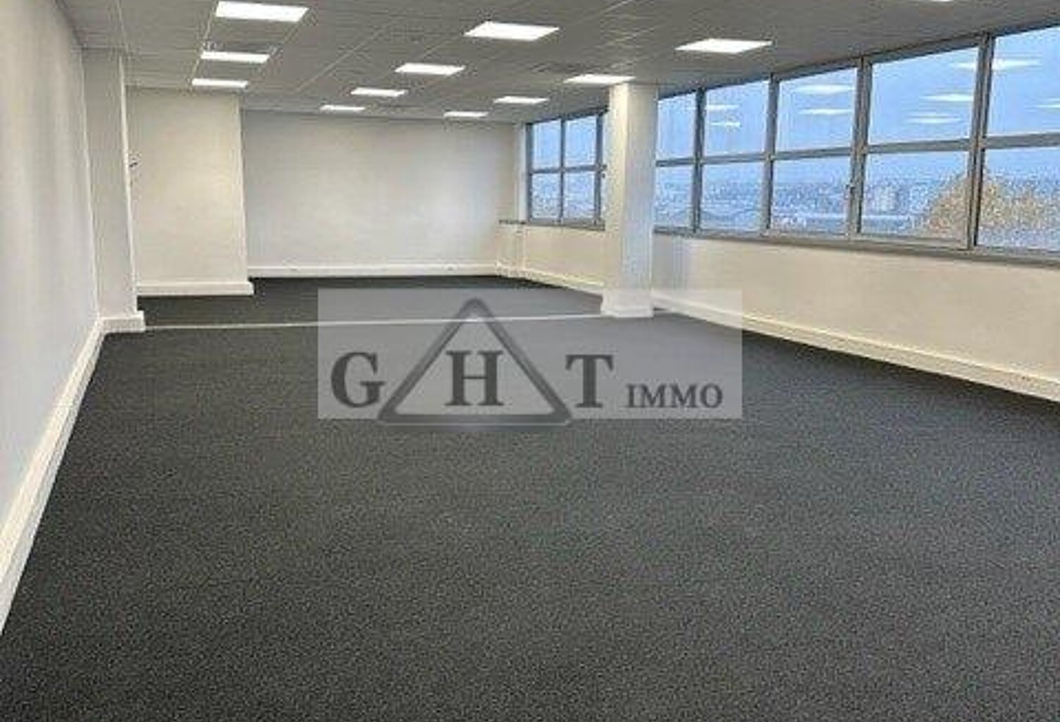 BUREAU 131 M² Á LOUER  ALFORTVILLE — photo 1