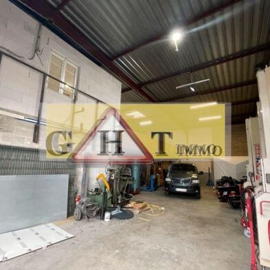 Local industriel 250 m²