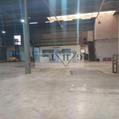 Local industriel 830 m²