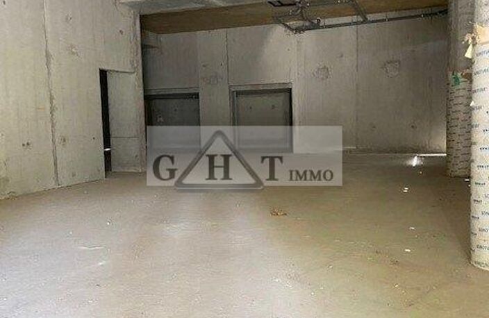 LOCAL COMMERCIAL 211 M² Á LOUER IVRY SUR SEINE — photo 3