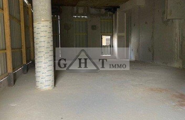 LOCAL COMMERCIAL 208 M² Á LOUER  IVRY SUR SEINE — photo 2