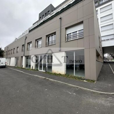 Commerce  1097600 €