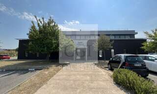 Bureau  946 m² à louer à Vaulx-Milieu (38090)