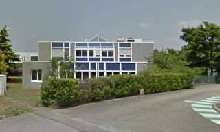 Commerce  142 m² à louer à Saint-Quentin-Fallavier (38070)