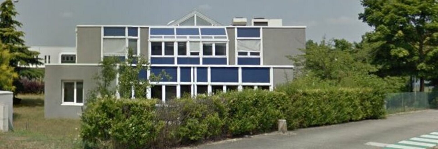 Commerce  142 m² à louer à Saint-Quentin-Fallavier (38070)