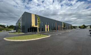 Commerce  2670 m² à louer à Villefontaine (38090)