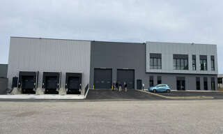 Commerce  6061 m² à louer à Corbas (69960)