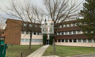 Bureau  383 m² à louer à Bron (69500)