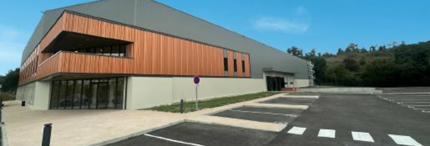 Commerce  4560 m² à louer à Saint-Laurent-de-Mure (69720)