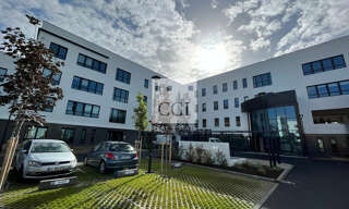 Bureau  792 m² à louer à Genas (69740)