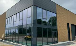 Commerce  3197 m² à louer à Ambérieux (69480)