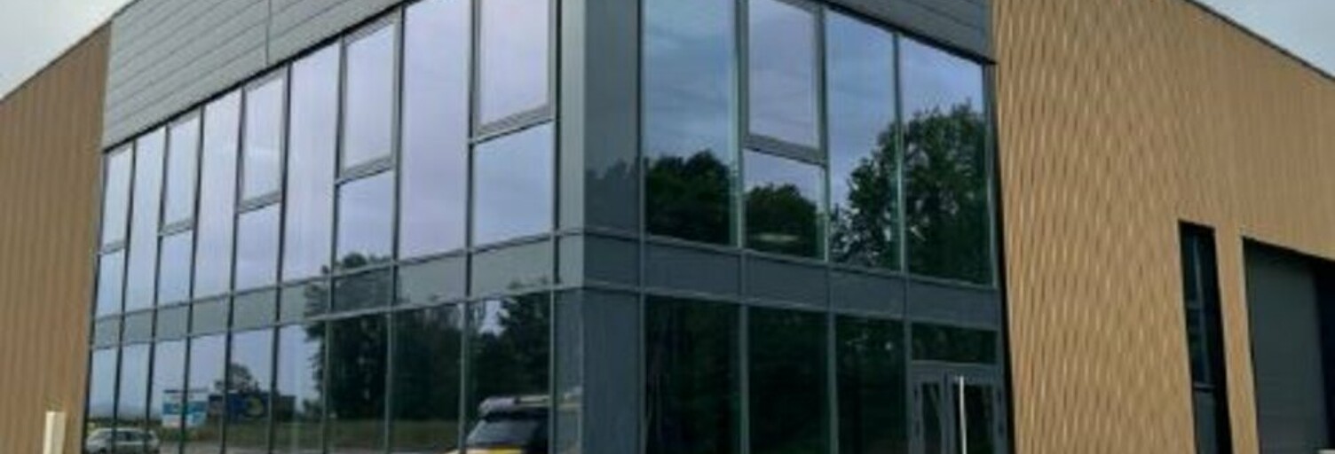 Commerce  3197 m² à louer à Ambérieux (69480)