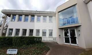 Bureau  420 m² à louer à Bron (69500)