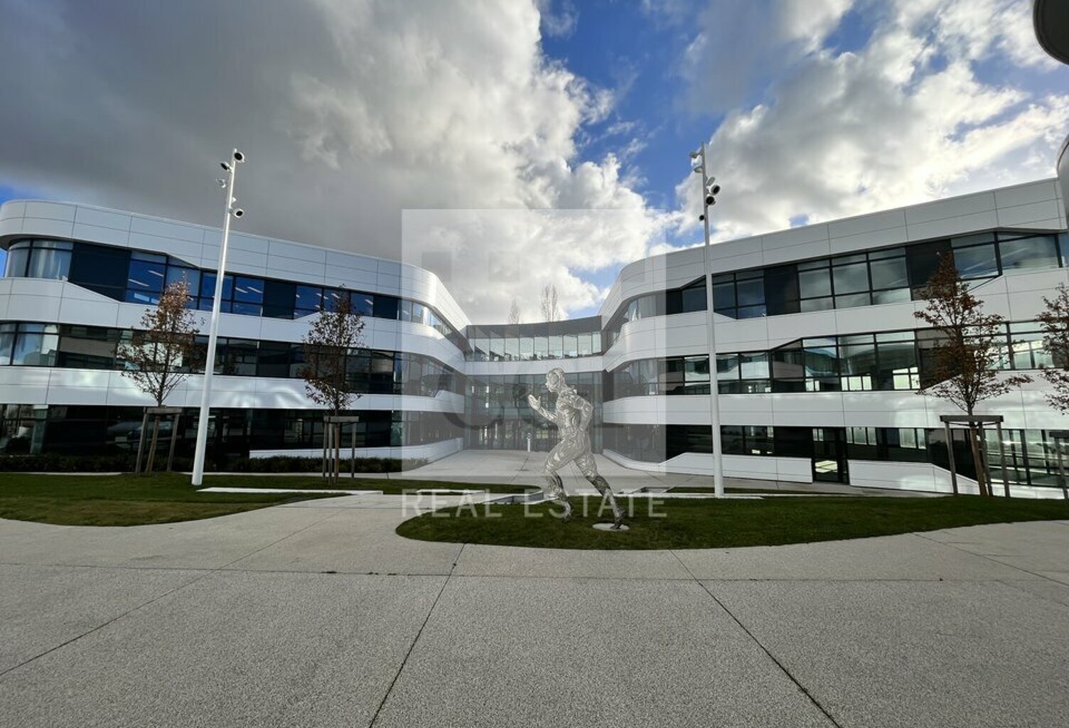 BUREAUX à LOUER — photo 1