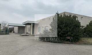 Commerce  1390 m² à louer à Corbas (69960)