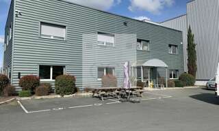 Commerce  5200 m² à louer à Lozanne (69380)